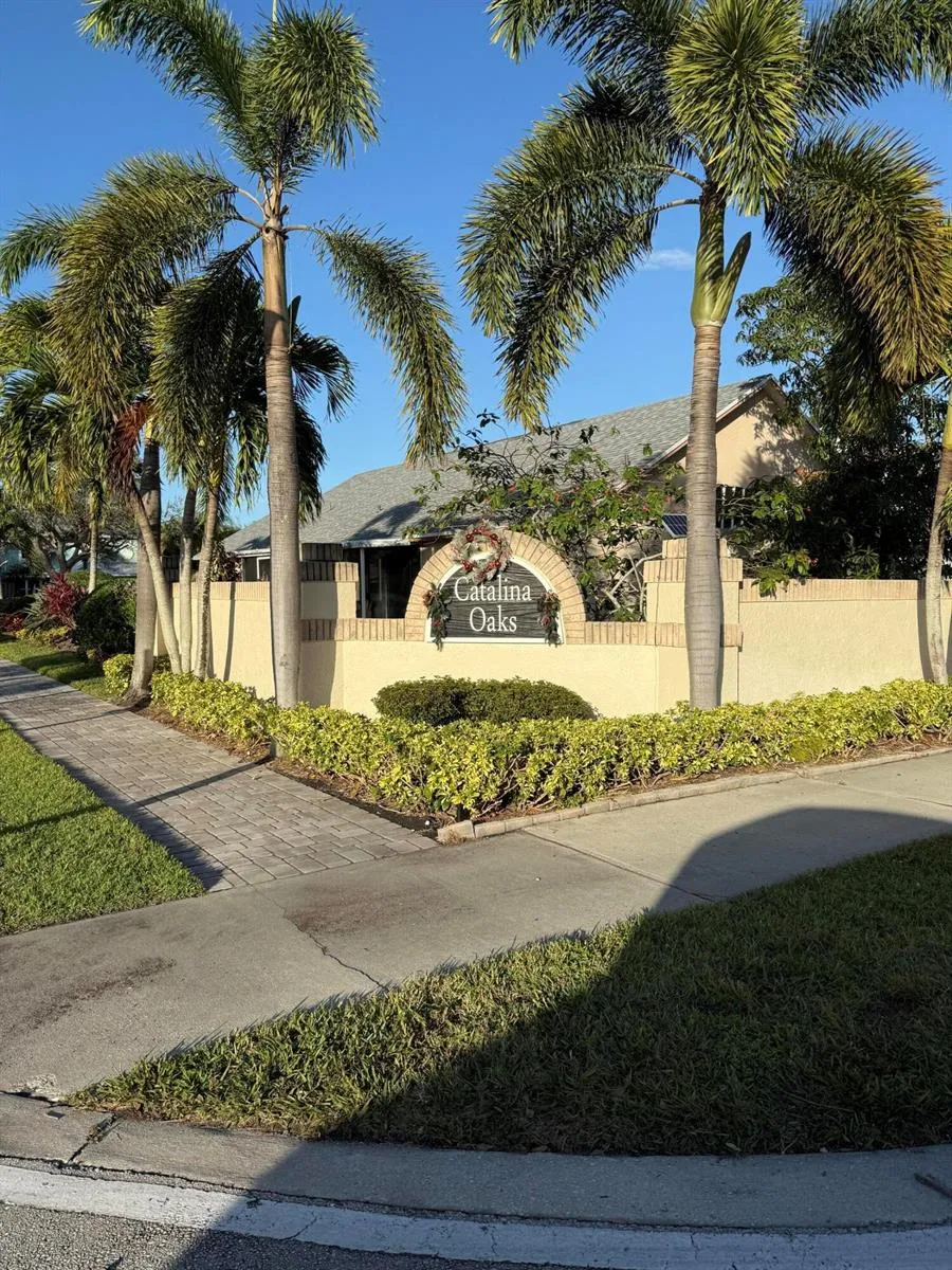 542 10TH PLACE Vero Beach, FL 32960