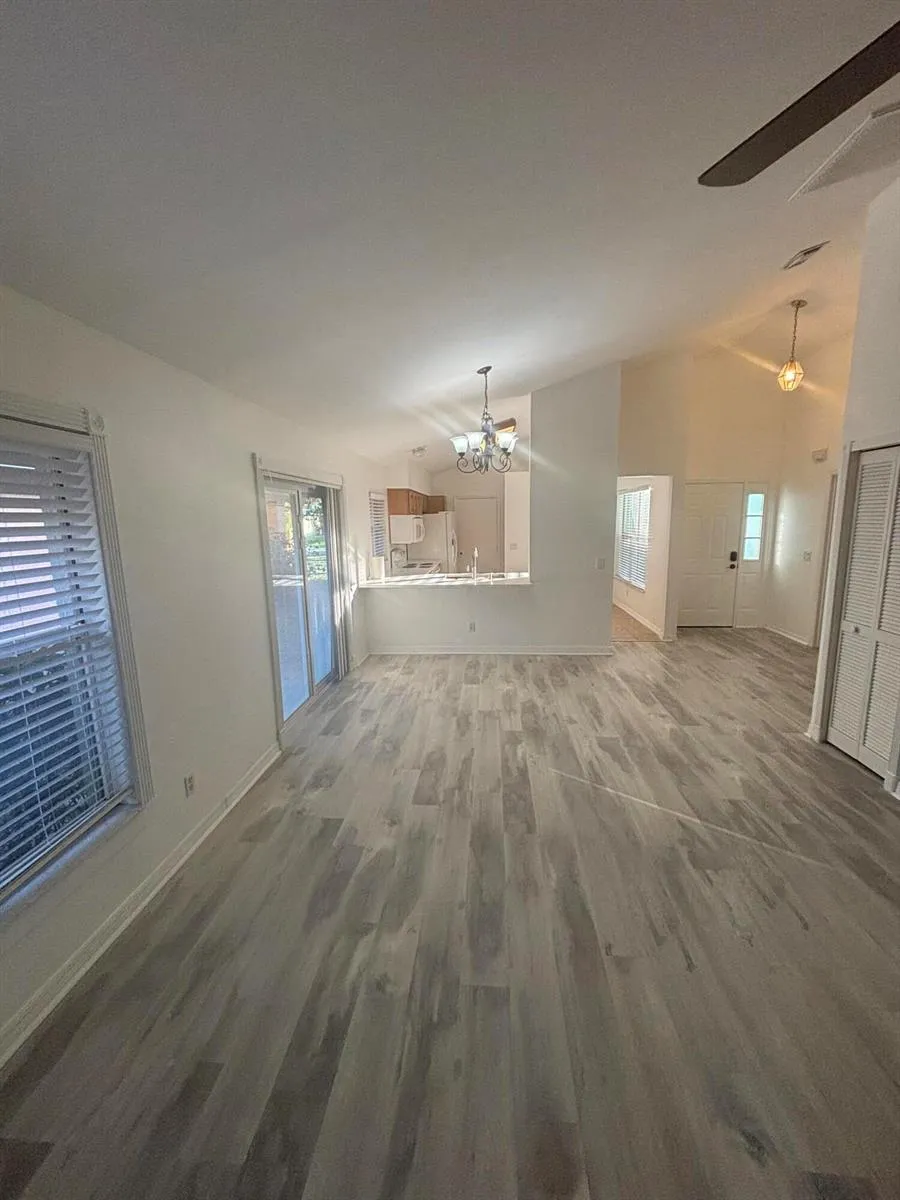 542 10TH PLACE Vero Beach, FL 32960