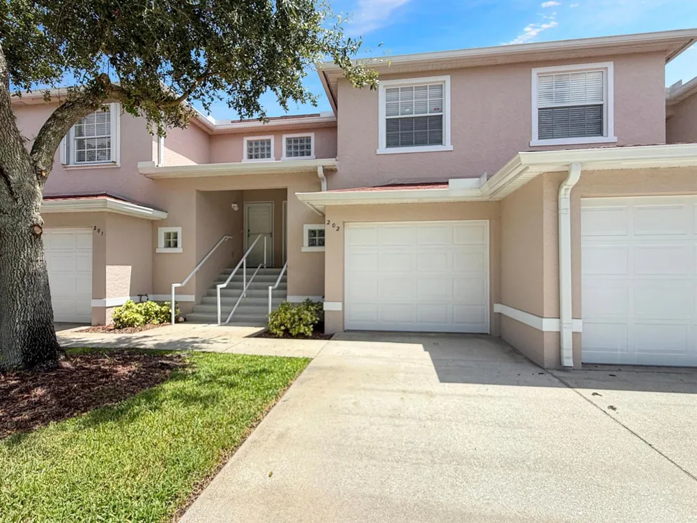 295 Grand Royale Circle #202 Vero Beach, FL 32962