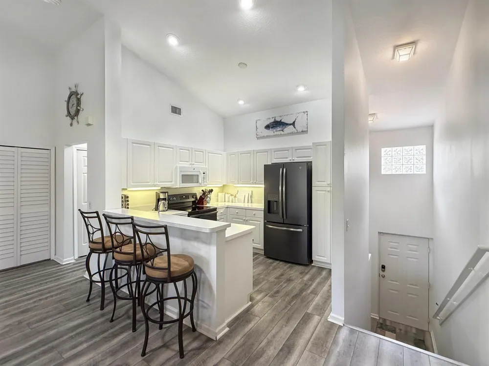 295 Grand Royale Circle #202 Vero Beach, FL 32962