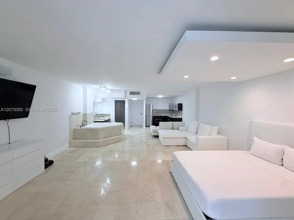 2301 Collins Ave #621 Miami Beach, FL 33139