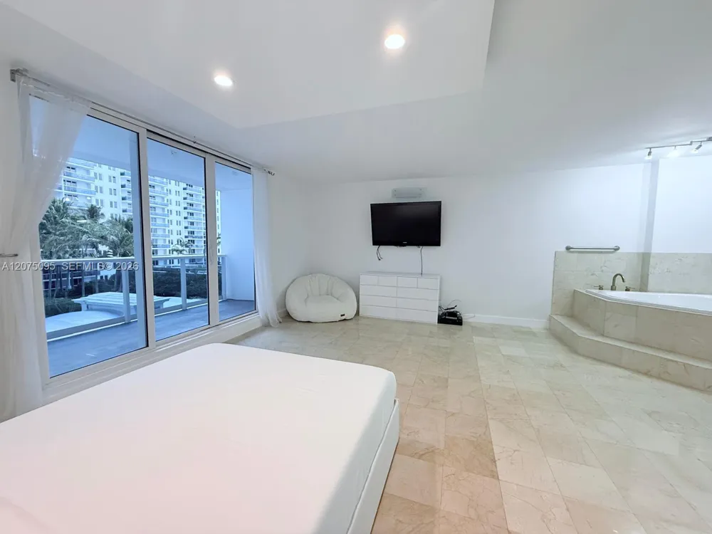 2301 Collins Ave #621 Miami Beach, FL 33139