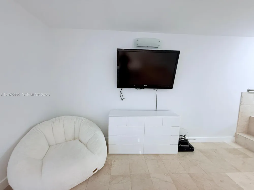 2301 Collins Ave #621 Miami Beach, FL 33139