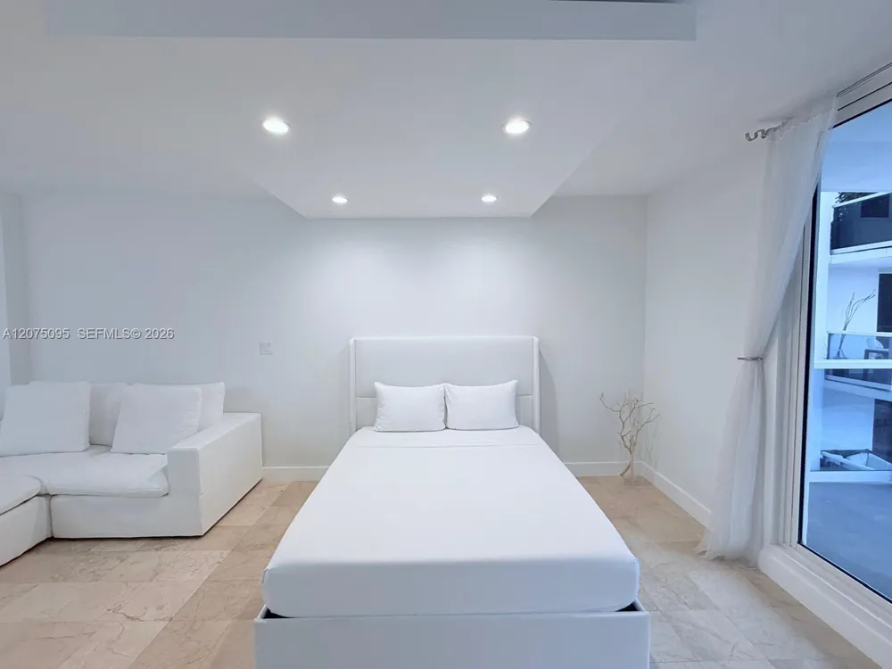 2301 Collins Ave #621 Miami Beach, FL 33139