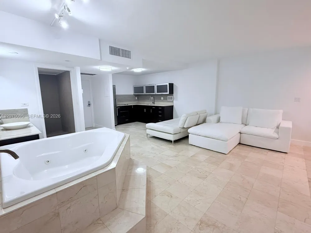 2301 Collins Ave #621 Miami Beach, FL 33139