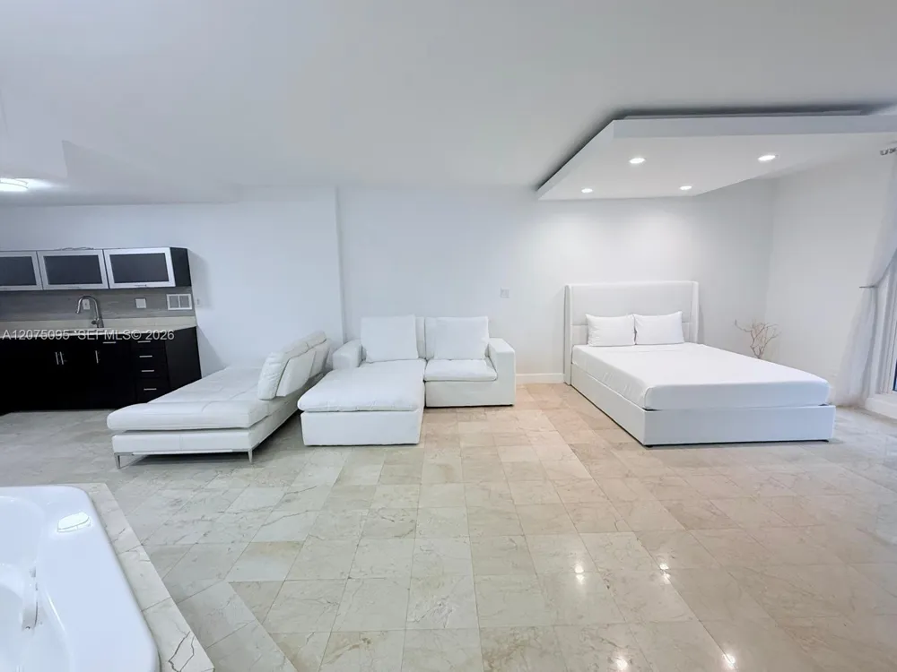 2301 Collins Ave #621 Miami Beach, FL 33139
