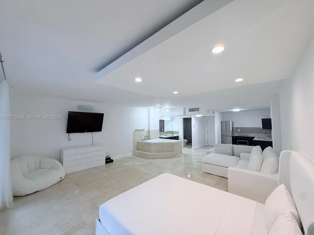 2301 Collins Ave #621 Miami Beach, FL 33139