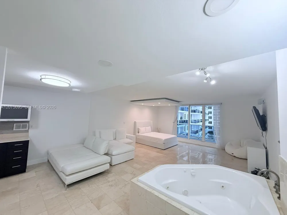 2301 Collins Ave #621 Miami Beach, FL 33139
