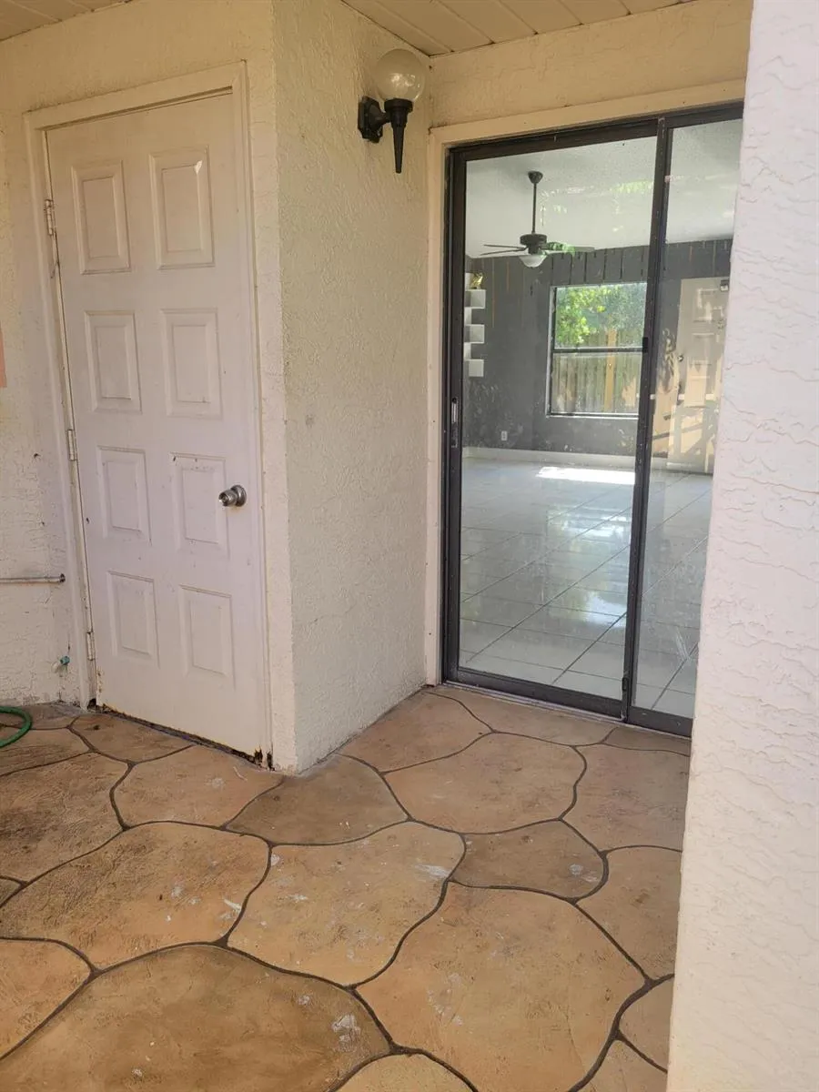 2837 STONEWAY LANE #D Fort Pierce, FL 34982