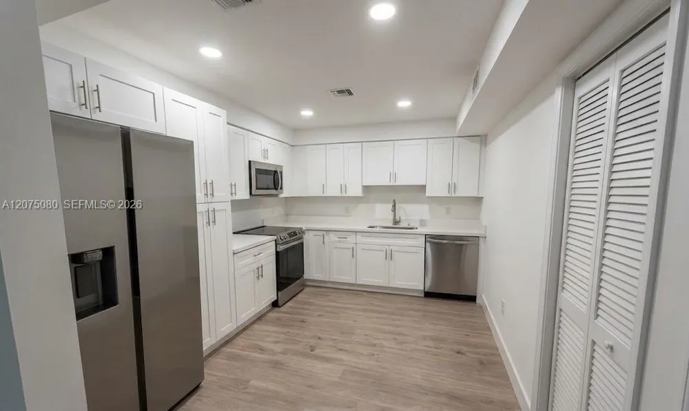 16500 Golf Club Rd #104 Weston, FL 33326