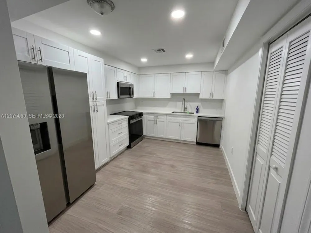 16500 Golf Club Rd #104 Weston, FL 33326