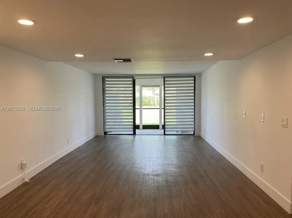 16500 Golf Club Rd #104 Weston, FL 33326