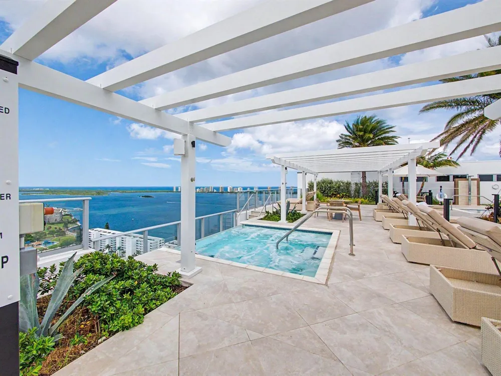 220 Lake Shore Drive #621 Lake Park, FL 33403