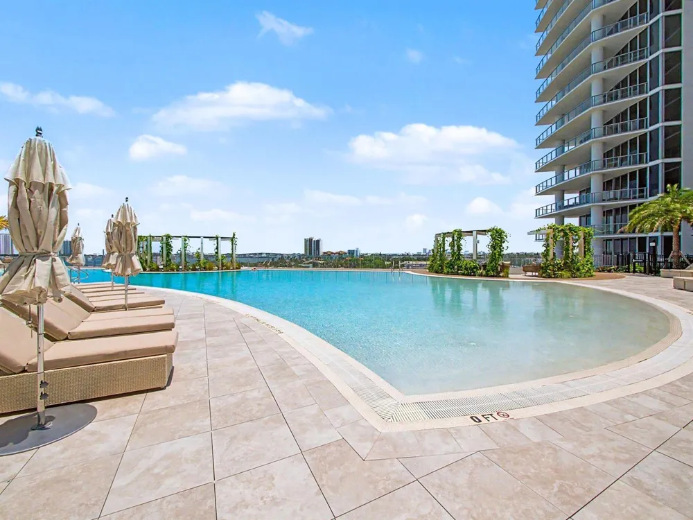 220 Lake Shore Drive #621 Lake Park, FL 33403