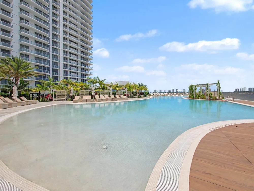 220 Lake Shore Drive #621 Lake Park, FL 33403