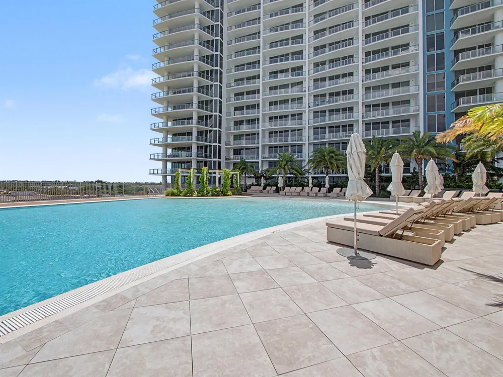220 Lake Shore Drive #621 Lake Park, FL 33403