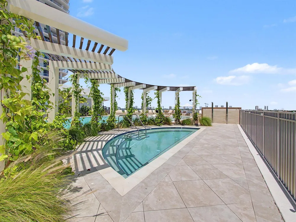 220 Lake Shore Drive #621 Lake Park, FL 33403