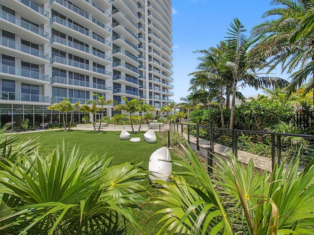 220 Lake Shore Drive #621 Lake Park, FL 33403