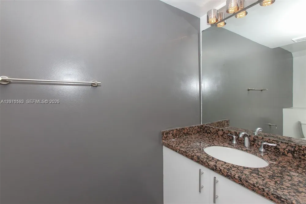 771 Pine Island Rd #214 Plantation, FL 33324