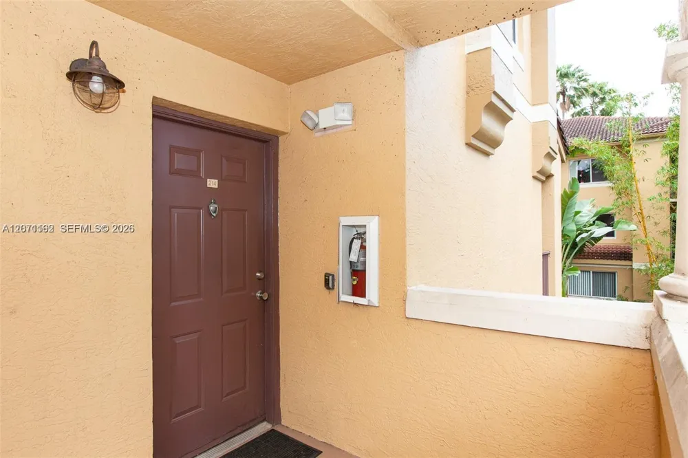 771 Pine Island Rd #214 Plantation, FL 33324