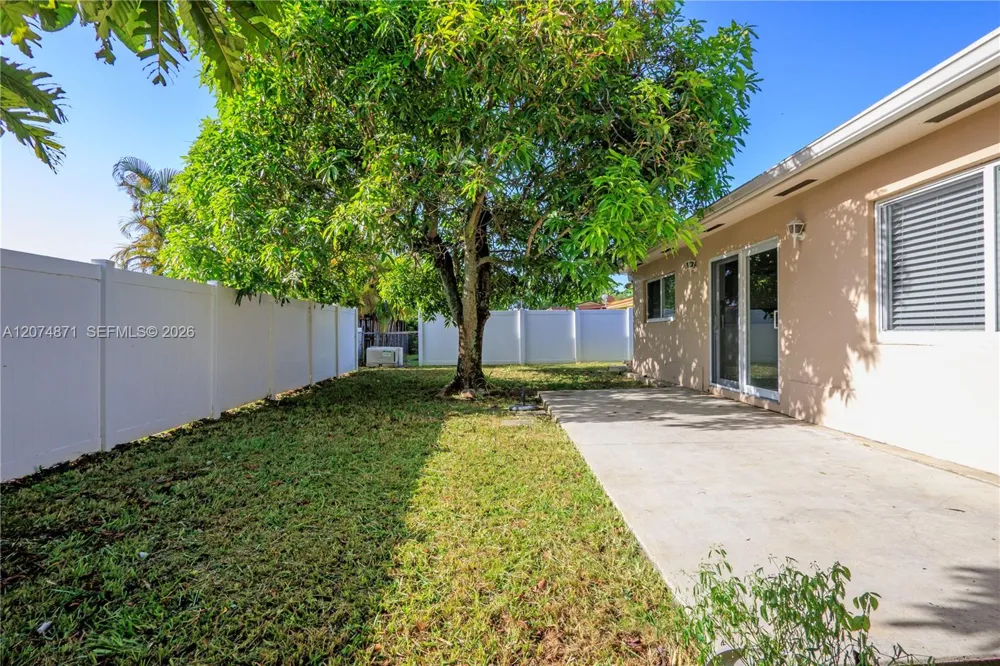 225 SW 102nd Pl Sweetwater, FL 33174