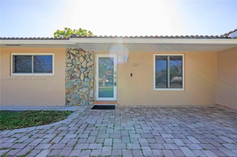 225 SW 102nd Pl Sweetwater, FL 33174
