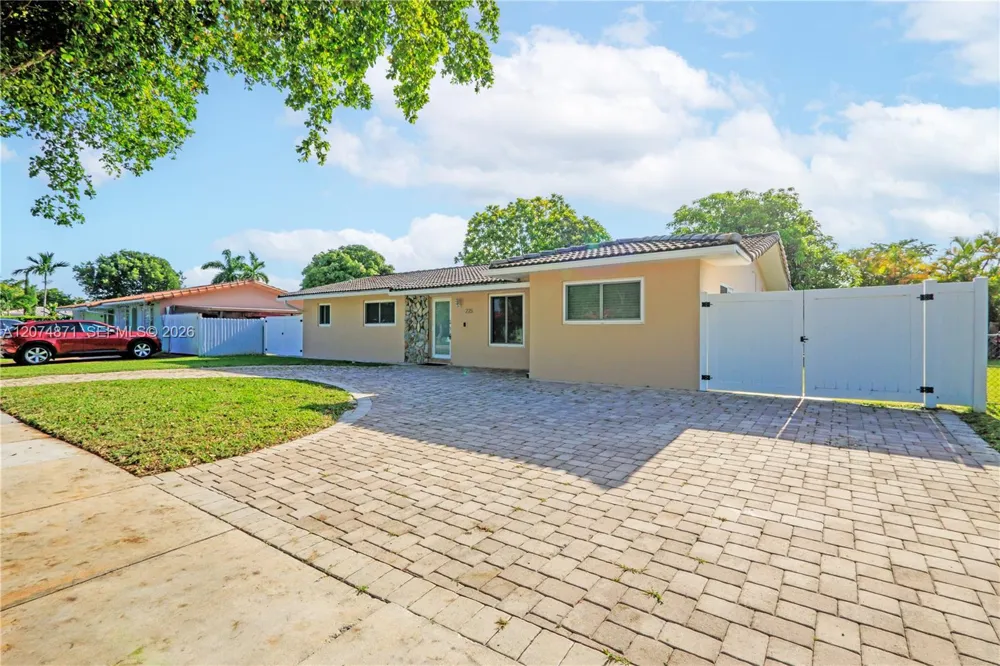 225 SW 102nd Pl Sweetwater, FL 33174