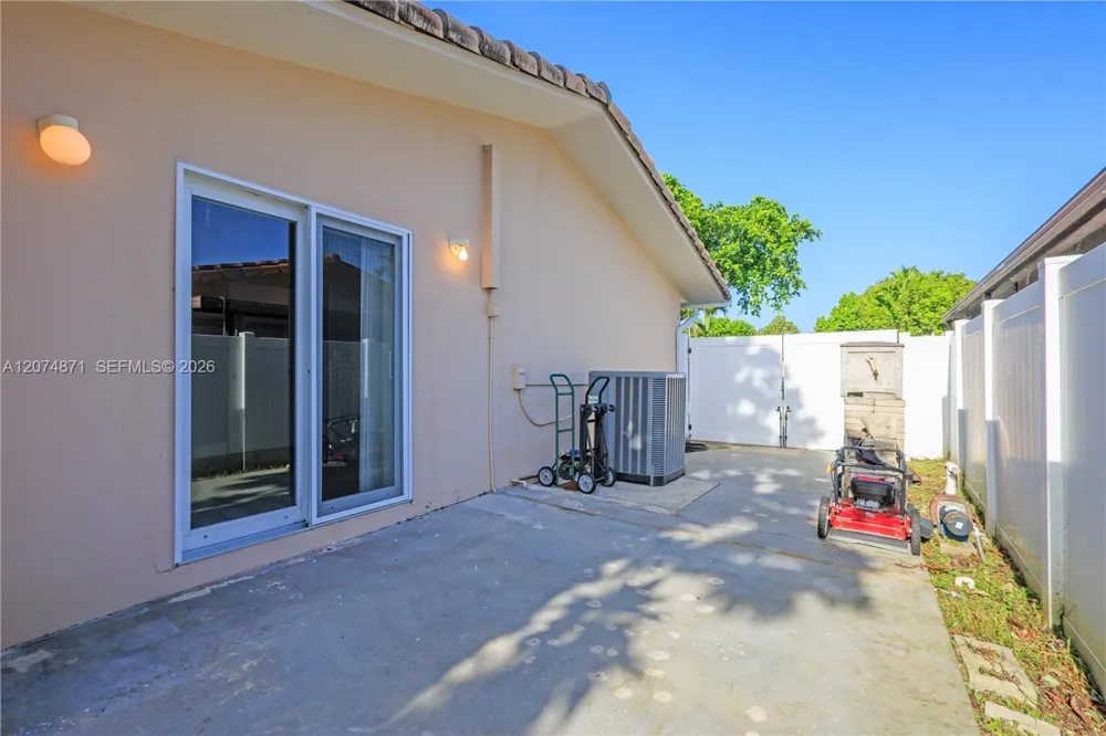 225 SW 102nd Pl Sweetwater, FL 33174