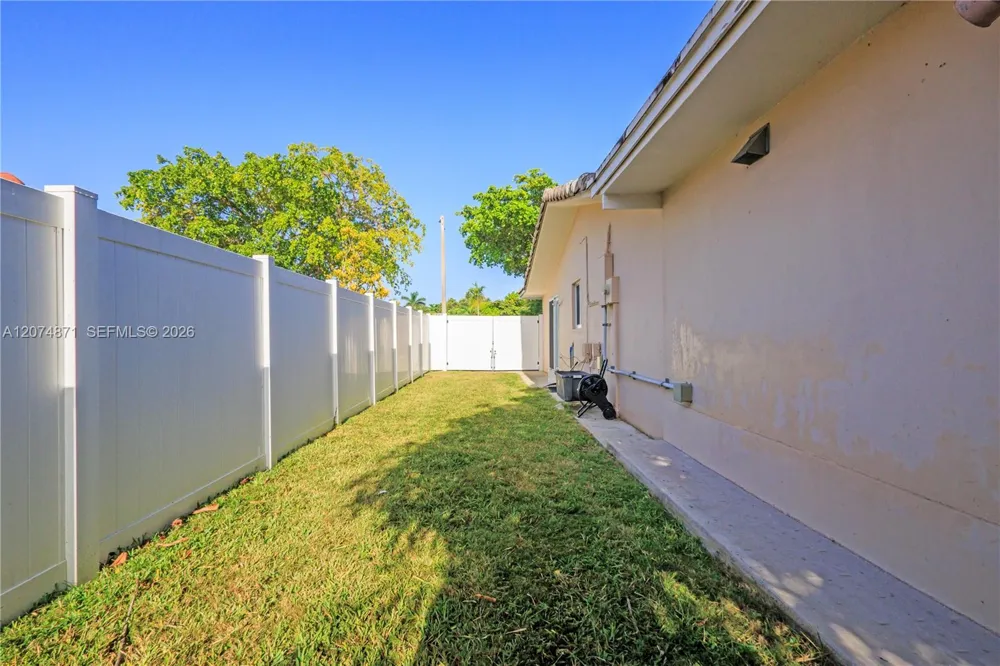 225 SW 102nd Pl Sweetwater, FL 33174