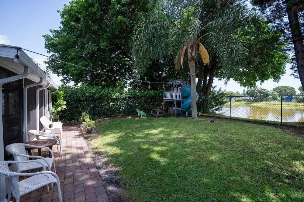 9060 CHRYSANTHEMUM DRIVE Boynton Beach, FL 33472