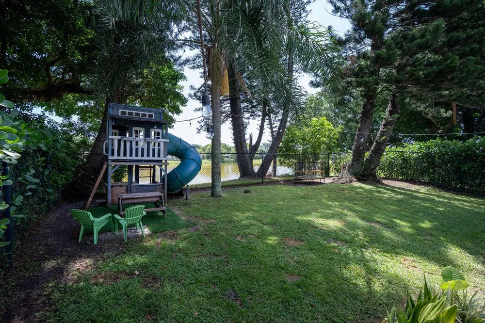 9060 CHRYSANTHEMUM DRIVE Boynton Beach, FL 33472