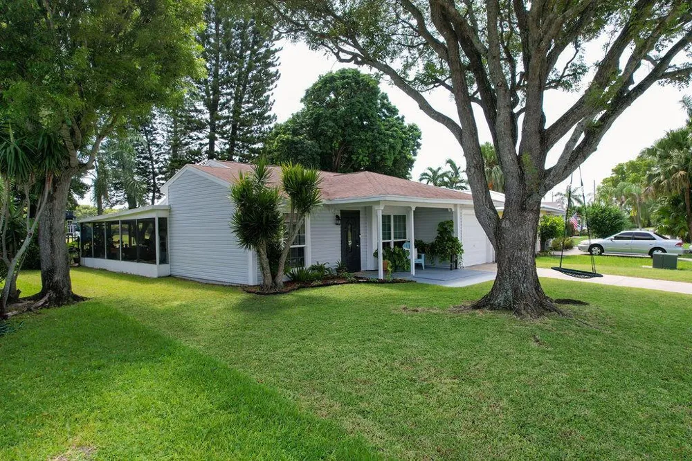 9060 CHRYSANTHEMUM DRIVE Boynton Beach, FL 33472