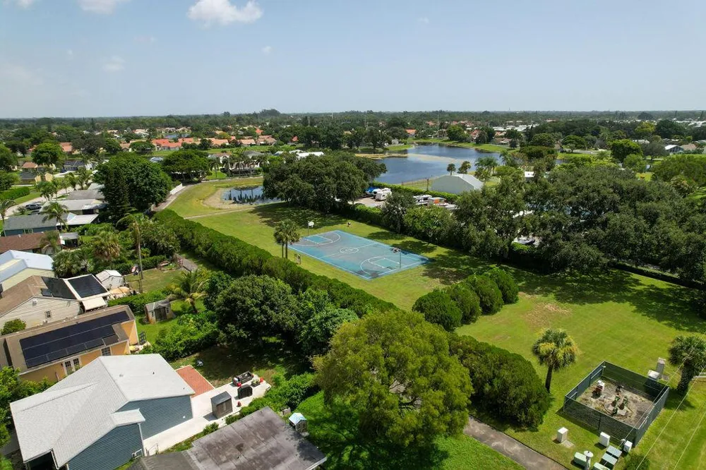 9060 CHRYSANTHEMUM DRIVE Boynton Beach, FL 33472