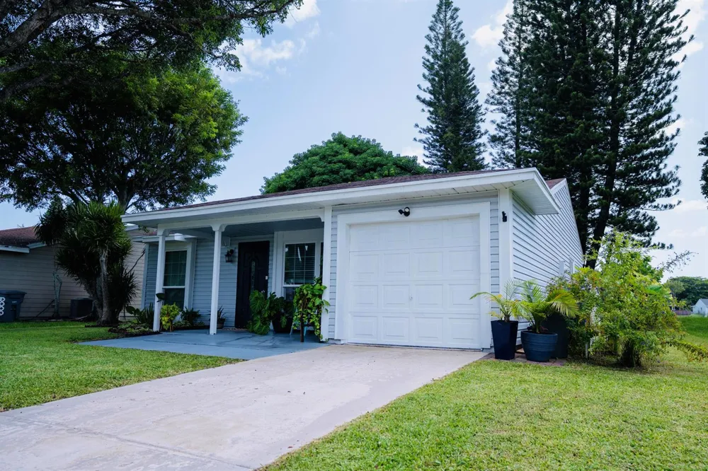 9060 CHRYSANTHEMUM DRIVE Boynton Beach, FL 33472