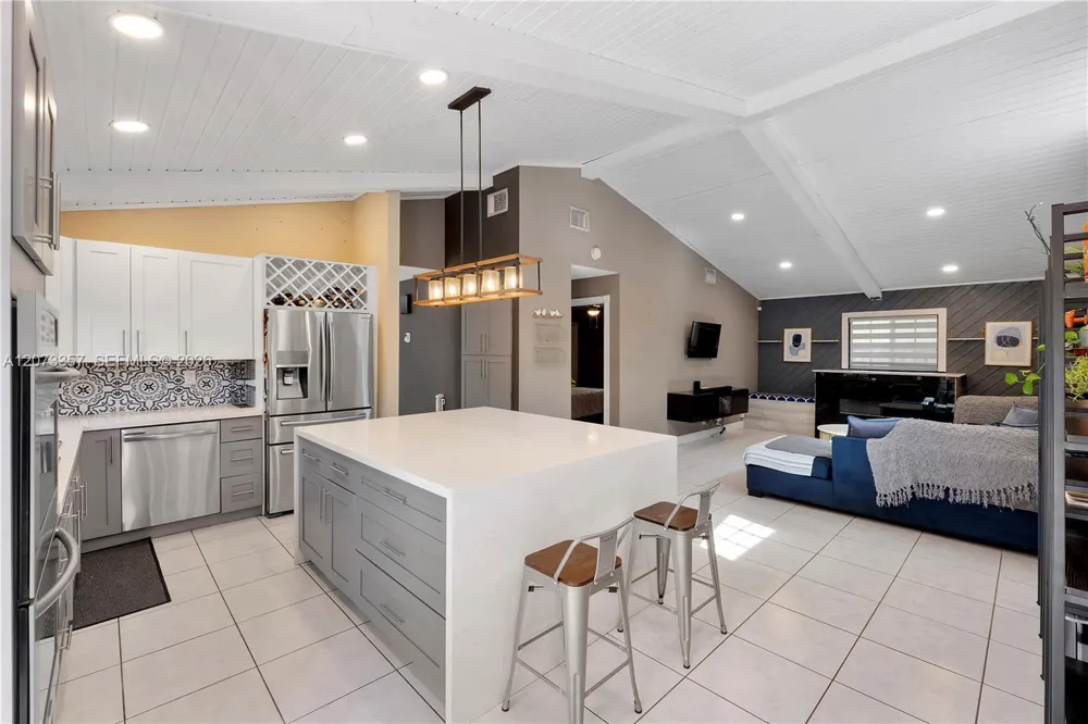 4450 NW 71st Ave Lauderhill, FL 33319