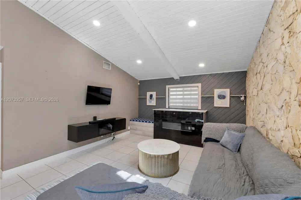 4450 NW 71st Ave Lauderhill, FL 33319