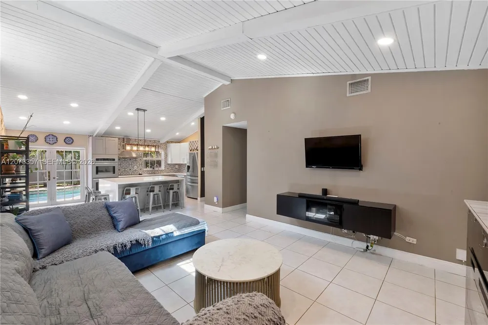 4450 NW 71st Ave Lauderhill, FL 33319