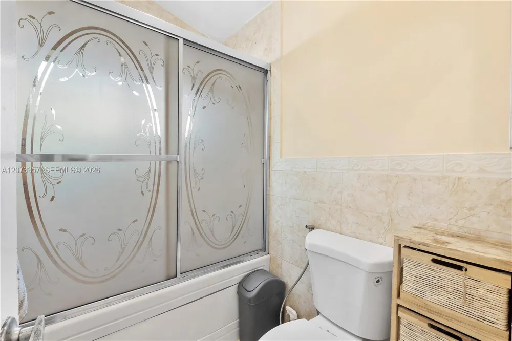 4450 NW 71st Ave Lauderhill, FL 33319
