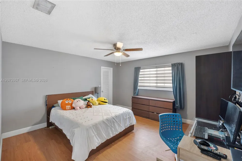 4450 NW 71st Ave Lauderhill, FL 33319