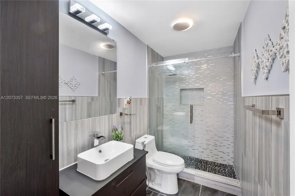 4450 NW 71st Ave Lauderhill, FL 33319