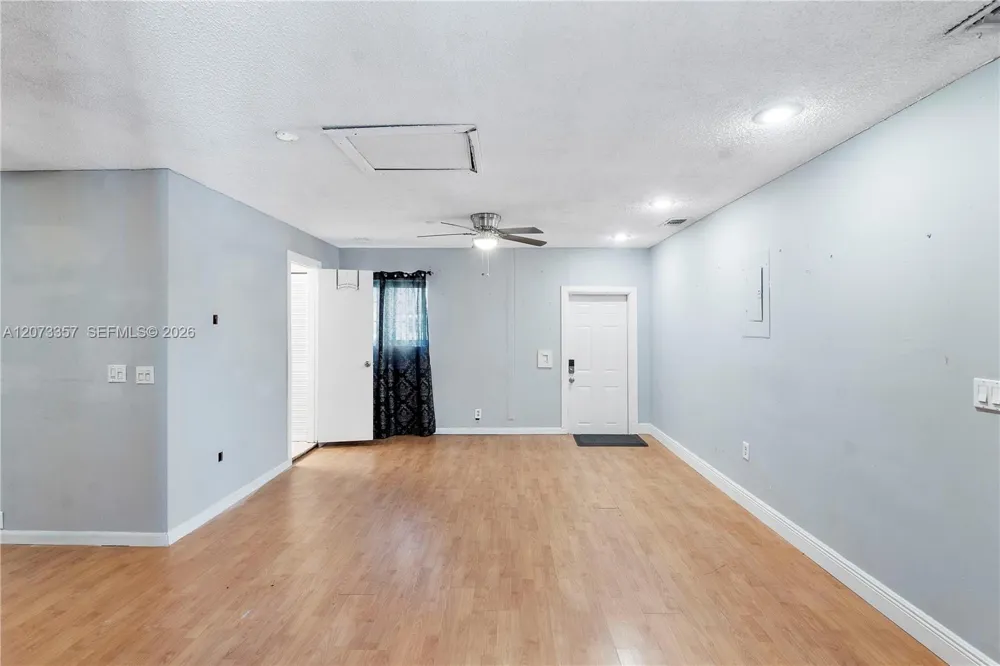 4450 NW 71st Ave Lauderhill, FL 33319