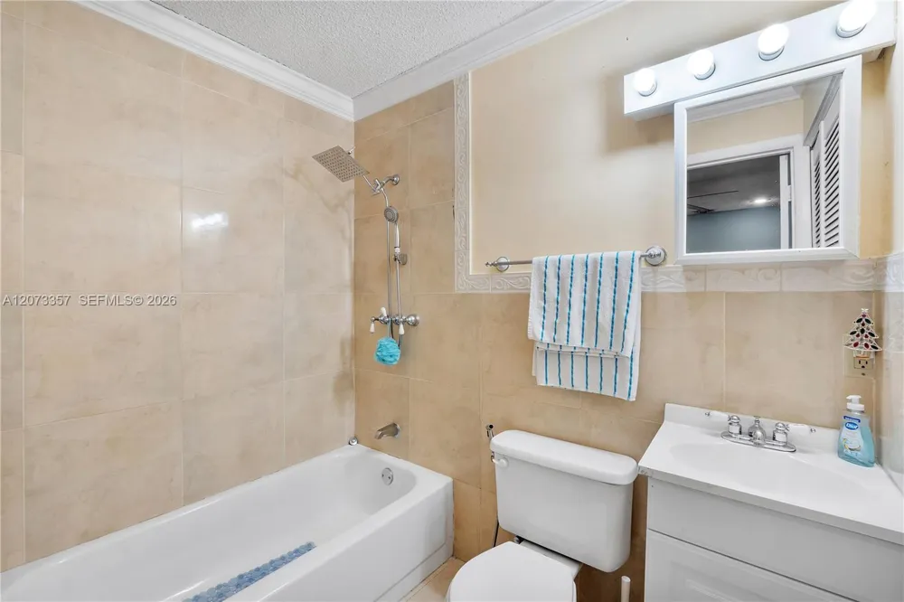 4450 NW 71st Ave Lauderhill, FL 33319