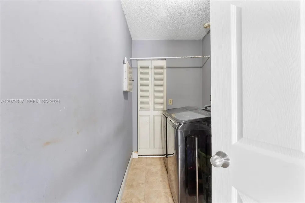4450 NW 71st Ave Lauderhill, FL 33319