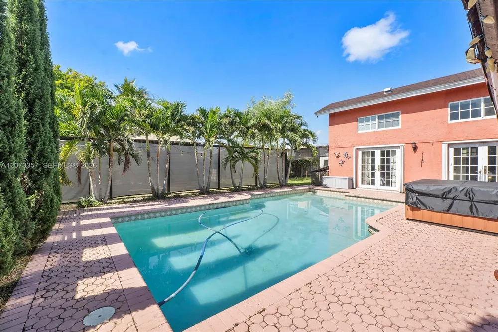 4450 NW 71st Ave Lauderhill, FL 33319