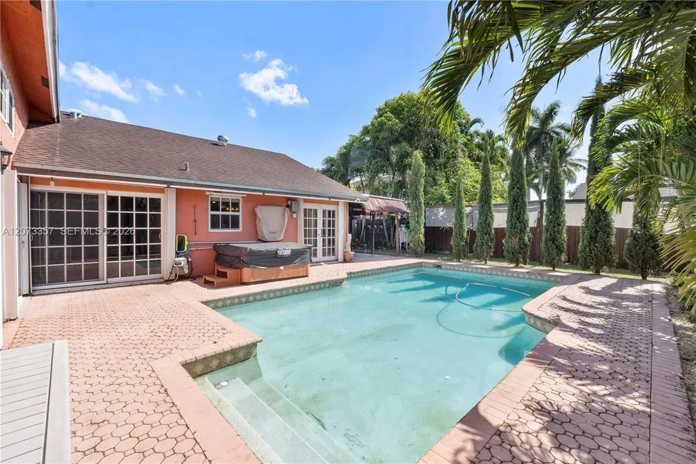 4450 NW 71st Ave Lauderhill, FL 33319