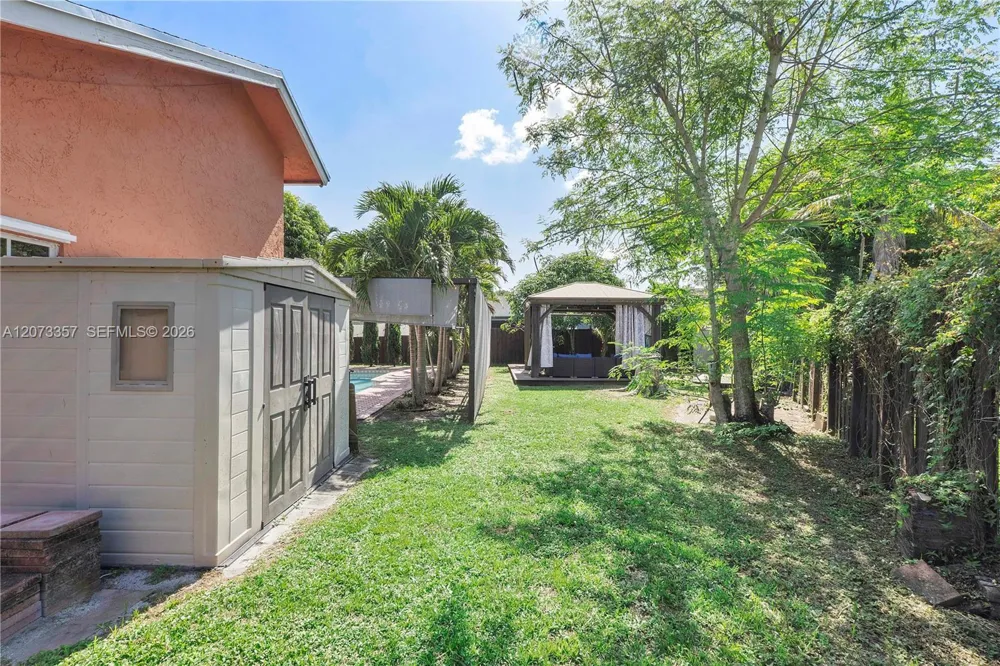4450 NW 71st Ave Lauderhill, FL 33319