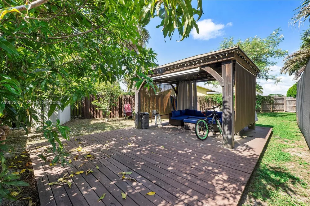 4450 NW 71st Ave Lauderhill, FL 33319