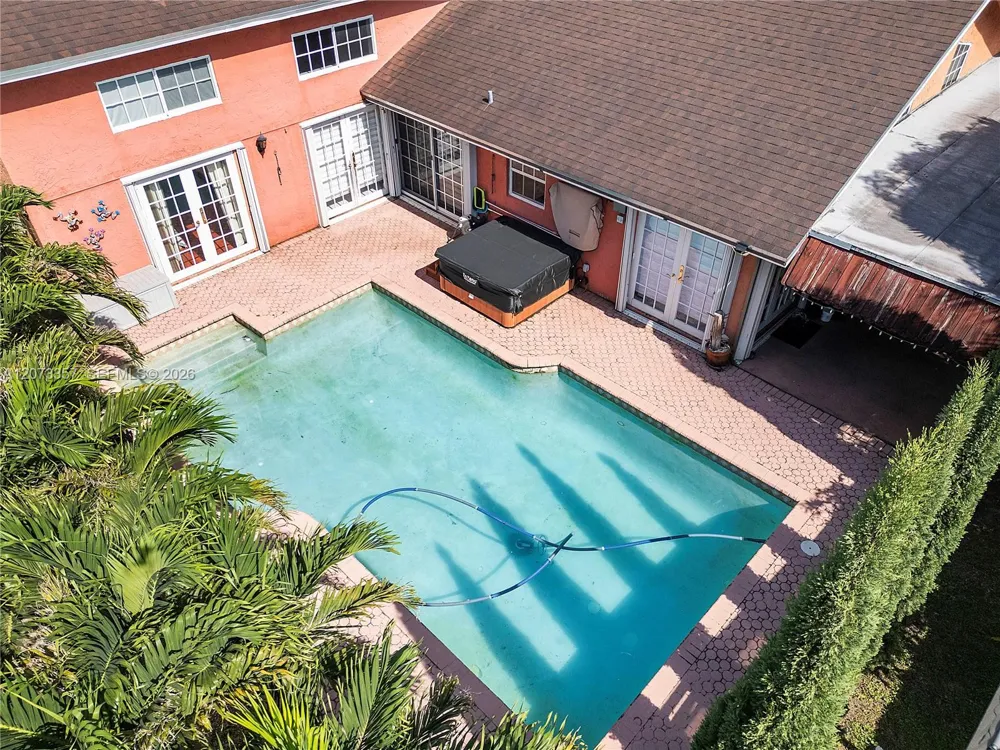 4450 NW 71st Ave Lauderhill, FL 33319
