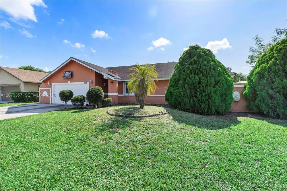 4450 NW 71st Ave Lauderhill, FL 33319