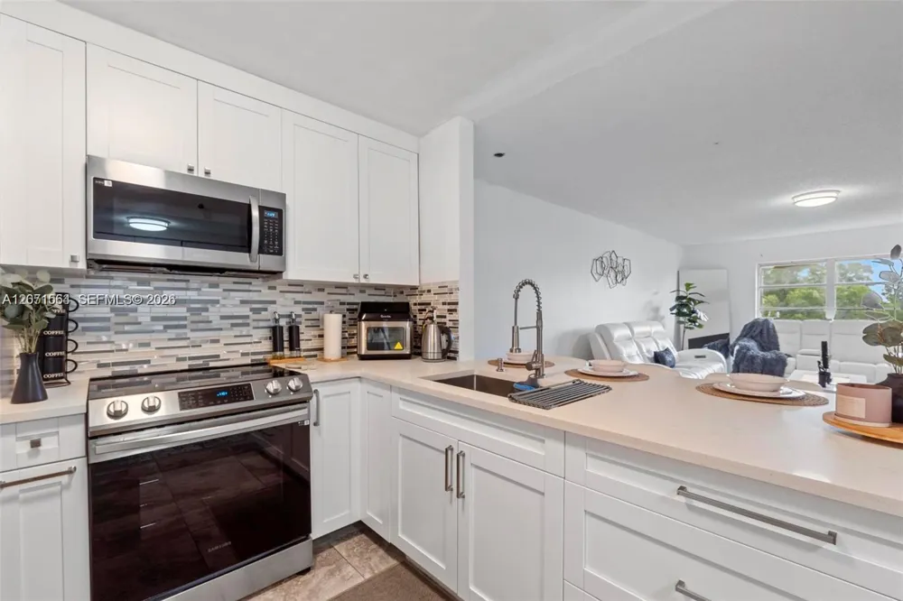 8161 SW 24Th Ct #404 Davie, FL 33324